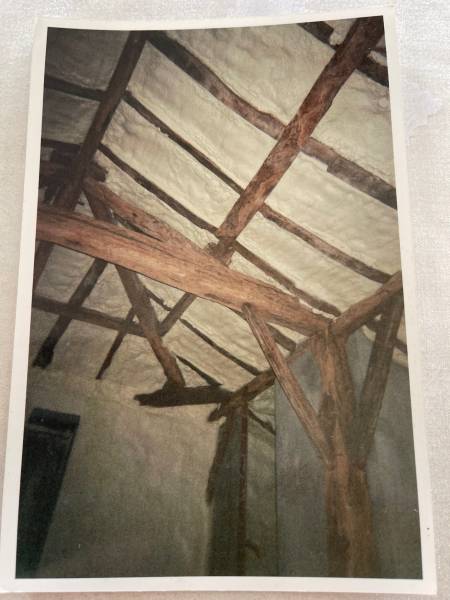 Isolation de maison par injection de mousse par l'intérieur au plafond rampant dans le libournais